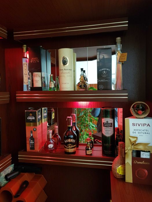 Bar de sala com luz