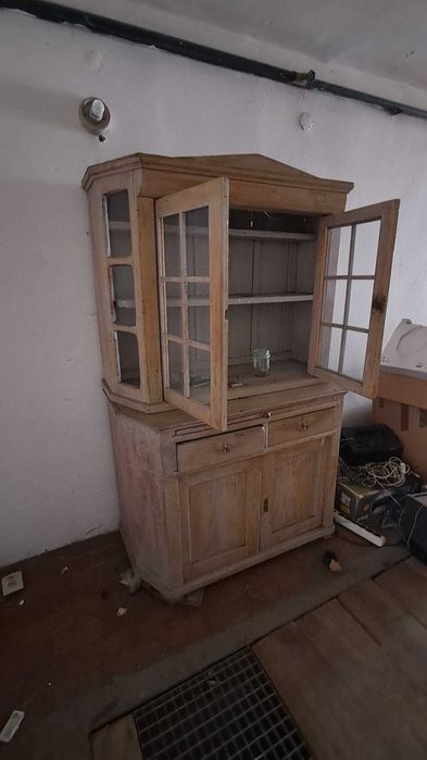 Kredens drewniany w stylu retro