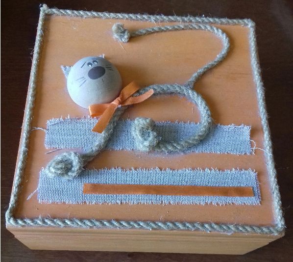 Drewniane pomarańczowe pudełko pudełeczko szkatułka handmade kot kotek