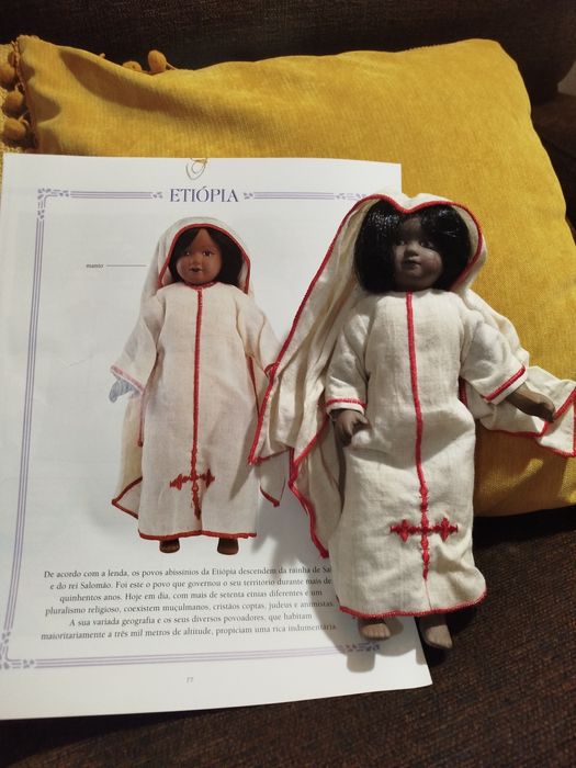 Bonecas em porcelana com 22cm de altura