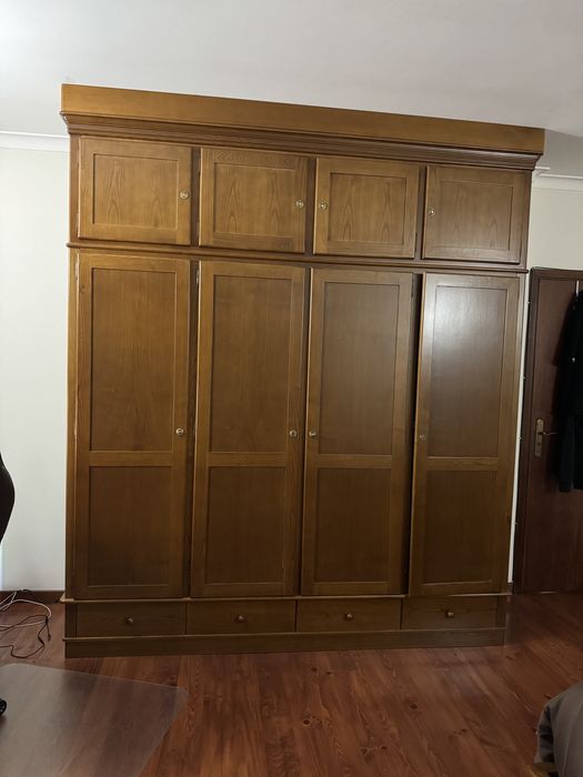 Roupeiro grande madeira maciça