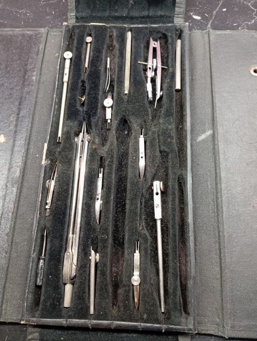 Zestawy kreślarskie cyrkle