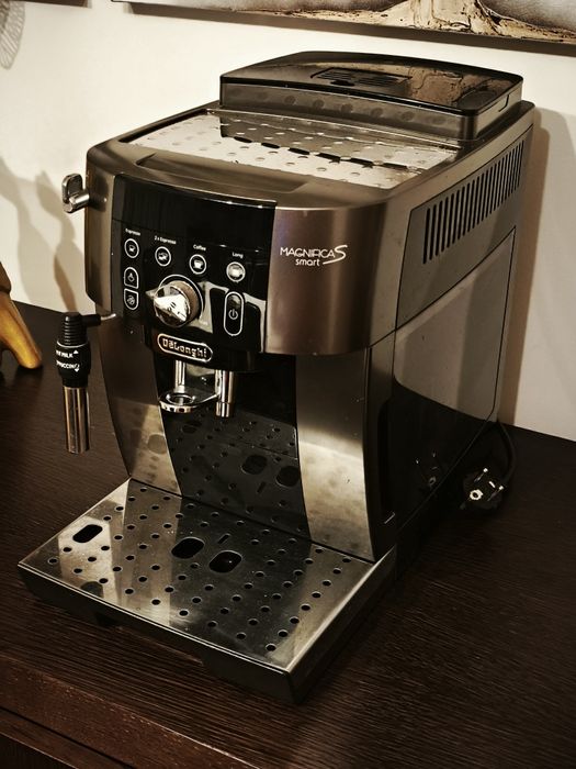 Máquina de Café Automática De’Longhi Magnifica S Smart