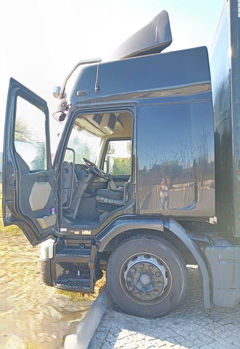 Camião, pesado de mercadorias em bom estado.