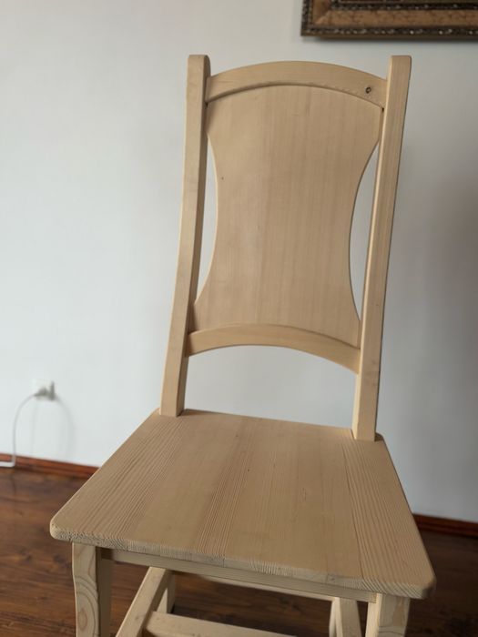 Продається деревяний стілець