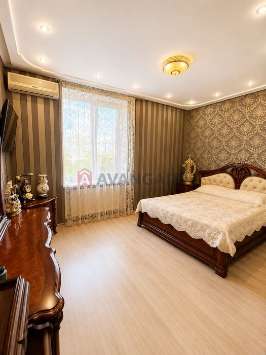 Продам 4-комнатную квартиру в центре Днепра