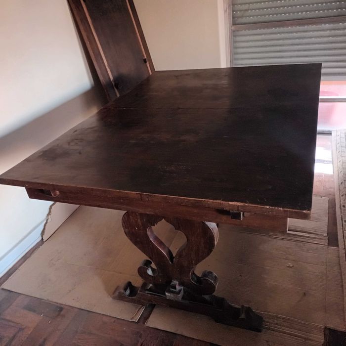 Mesa de jantar com 6 cadeiras em madeira maciça