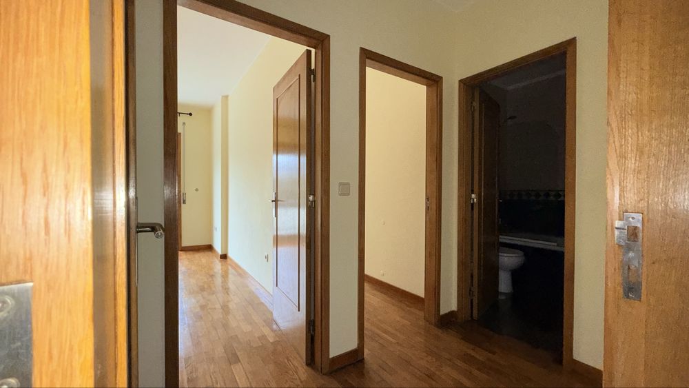 Apartamento t2+1 com terraço nos maninhos