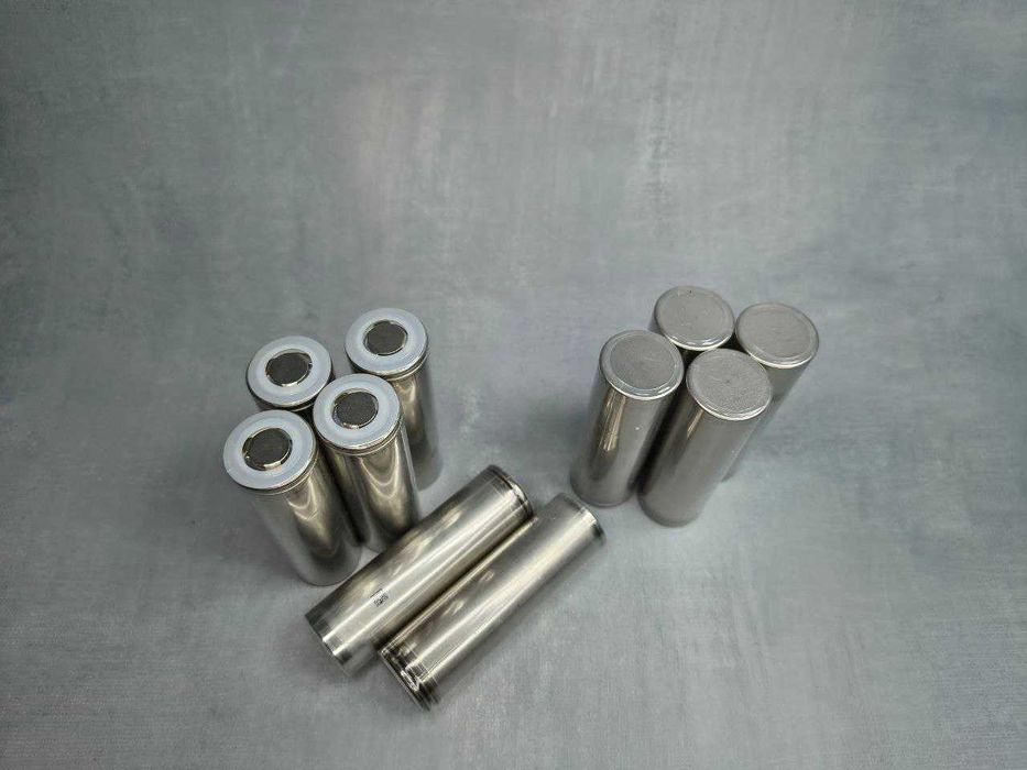 Новые аккумуляторы 21700 BAK N21700CG 5000mAh 10.2A для фонаря