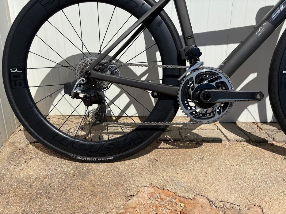 Scott RC30 carbono HMX com SRAM red como nova e cheia de upgrades. Tem 3 meses