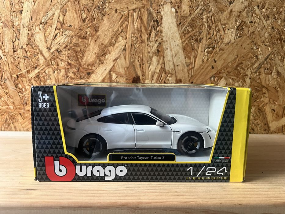 Porshe Taycan - 1:24 (Novo)