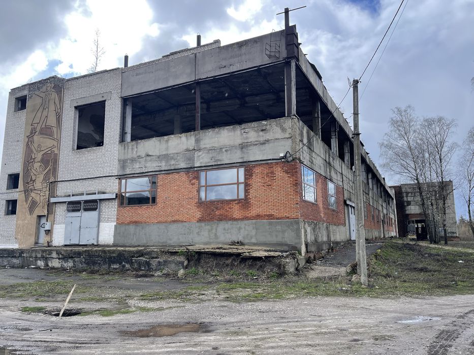 Продається двоповерхова капітальна будівля комерційного призначення