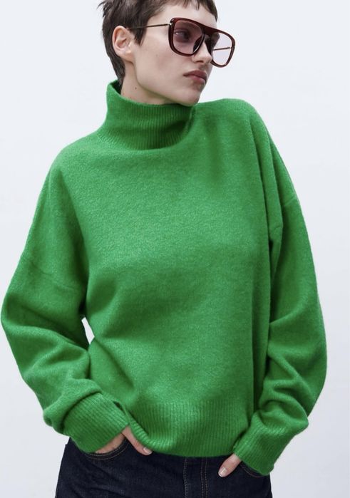 Светр від zara .