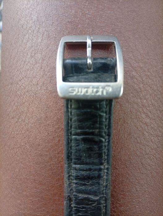 apresentado na imagem é o Swatch Irony Chrono “Wildly” (YCS4024),