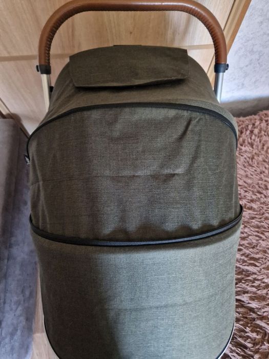 Коляска Oyster Zero. 

Коляска гарної якості. Всі механізми та застібк