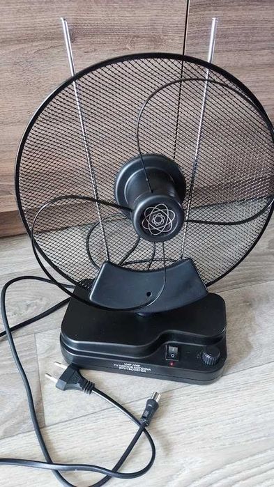 Кімнатна  антена для Т2 EUROSKY 001  з підсилювачем