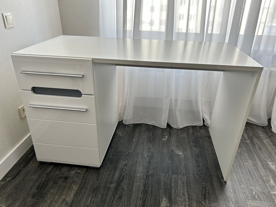 Стол письменный 130*60