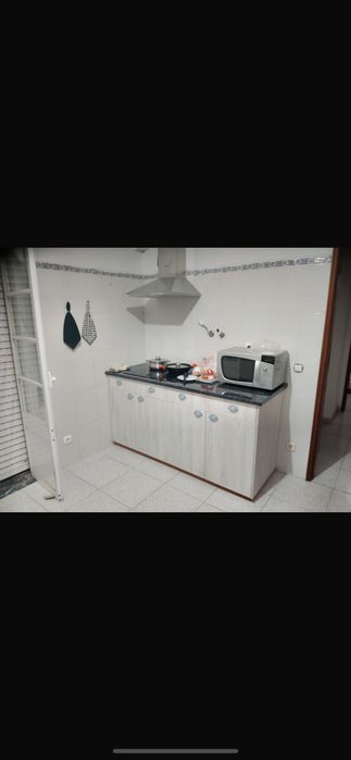 Edifício com 3 T 2.   Recebe total 2700!euros mês