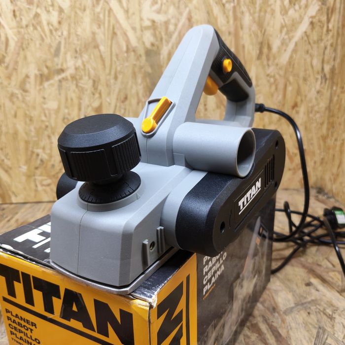 Strug elektryczny titan 900w ttb876pln
