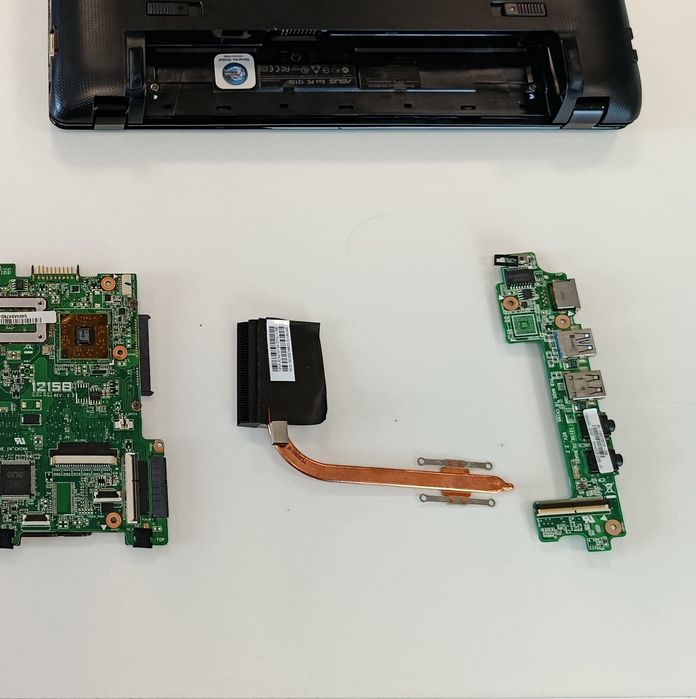 Portátil ASUS eee PC 1215N e 2 motherboards 1215B para peças