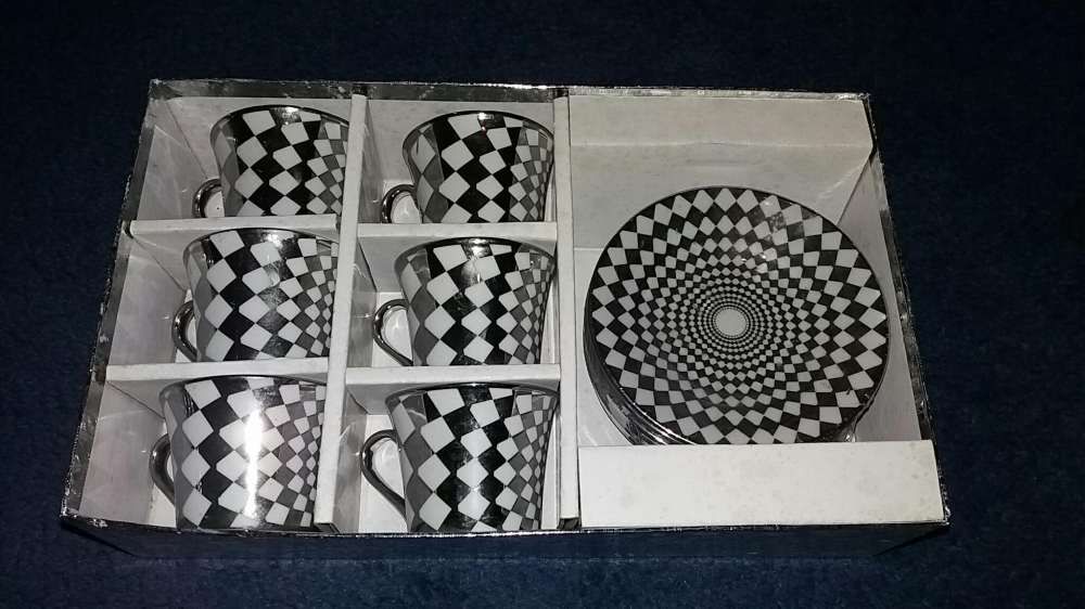 Conjunto de 6 chavenas e pires para café