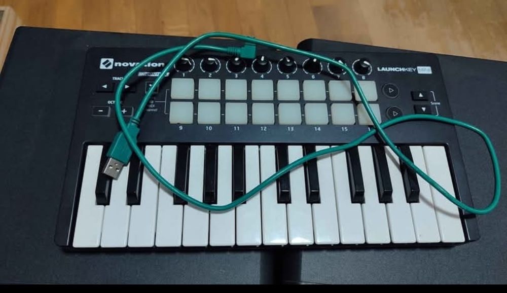 2 KRK ROKIT 8 usadas como novas oferta teclado novation