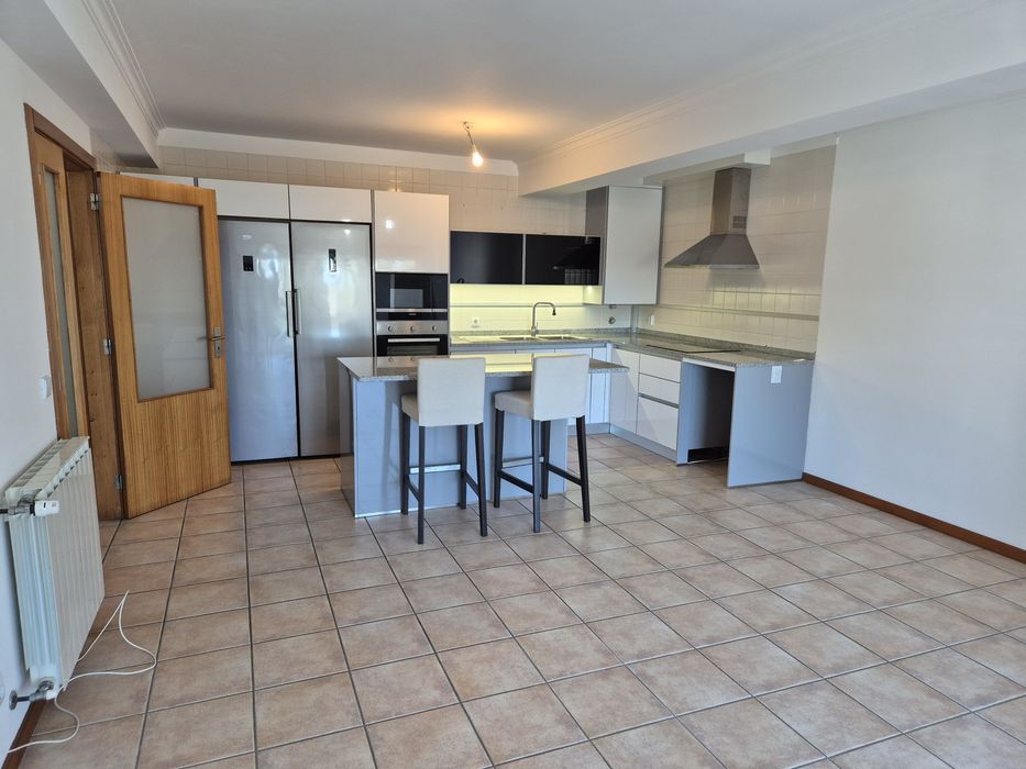 Vende-se apartamento T2 com 2 WC na Malaposta (Cruz da Areia)