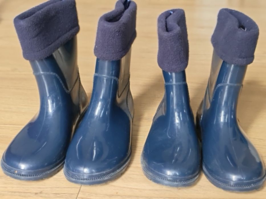 Zestaw kaloszy jedne rozmiar 32/33 a drugie 30/31
