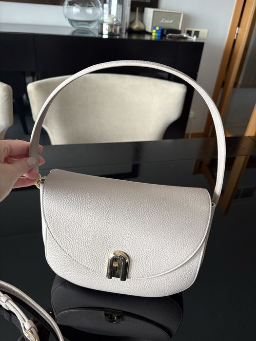 Mala Furla - com alça para uso tiracolo e outra mais pequena