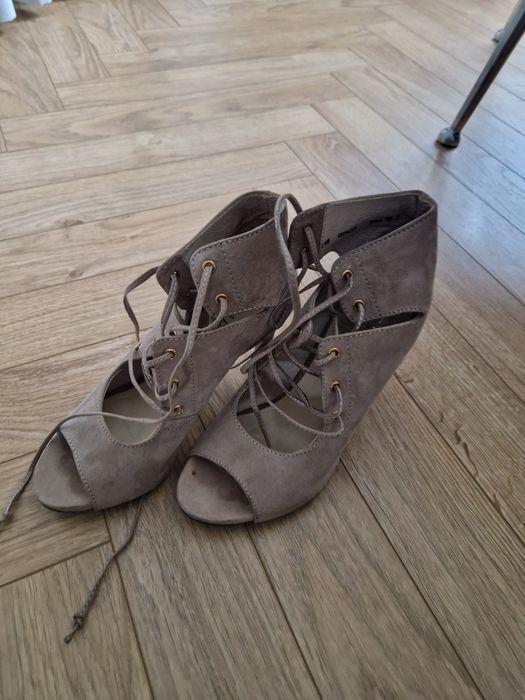 Botki Carini nowe