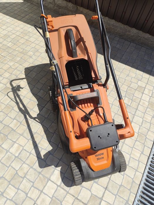 Máquina e aparador de relva...como nova