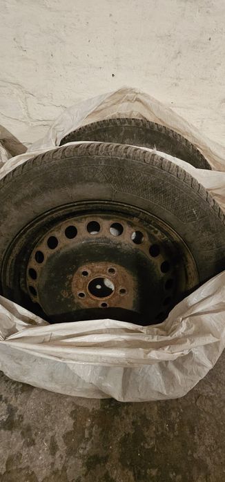 Felgi stalowe z oponami 215/55 R16