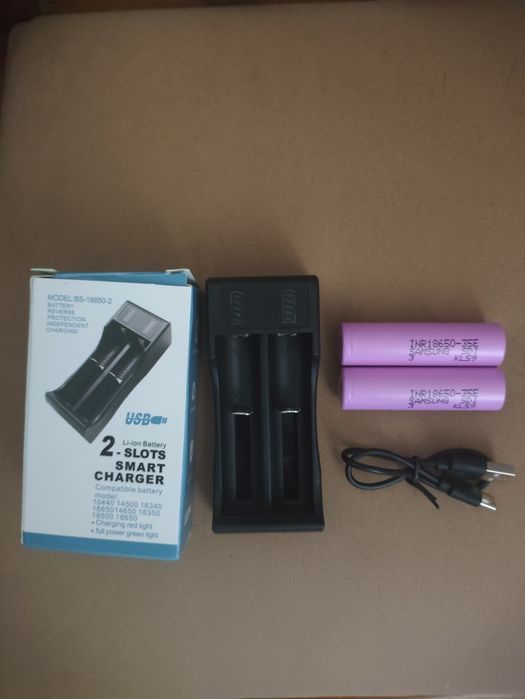 Carregador duplo + 2 Baterias Samsung 18650

Em excelente estado d