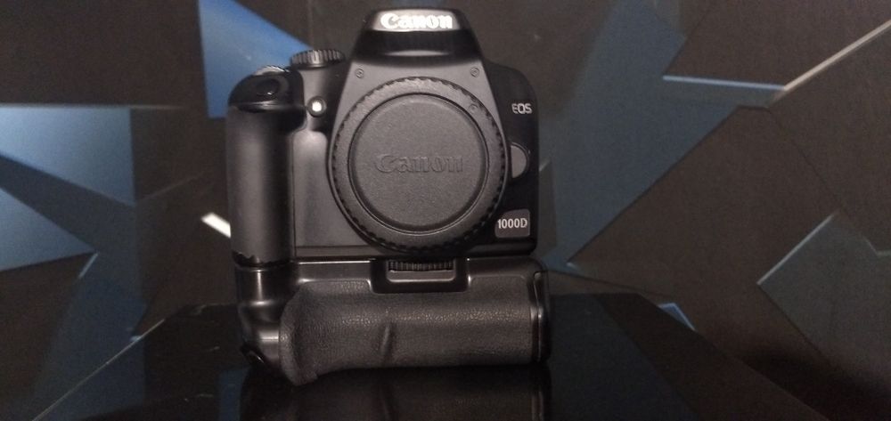 Фотоаппарат canon 1000d body с батарейной ручкой