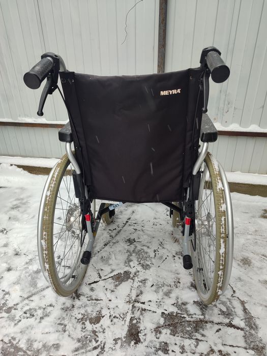 Інвалідний візок. Крісло колісне (ширина сидіння 44 см)