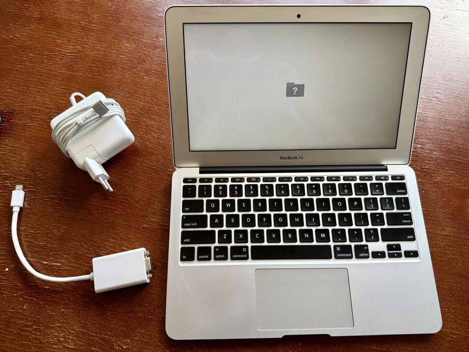 MacBook Air 11" A1465, 2012, z ładowarką - i7 2GHz 8GB DDR3 - Sprawny