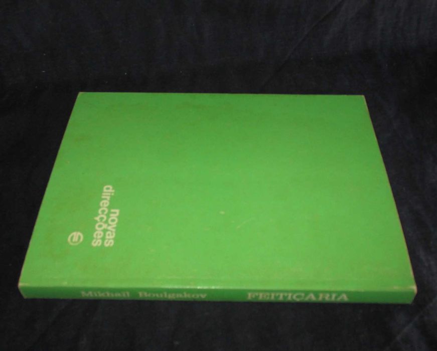 Livro Feitiçaria seguido de Os Ovos Fatídicos e Outras Narrativas