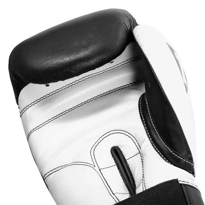Боксерські рукавиці для мішка TITLE Boxing Dynamic Strike Heavy Bag