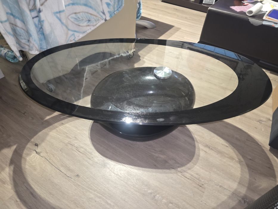 Mesa oval de centro