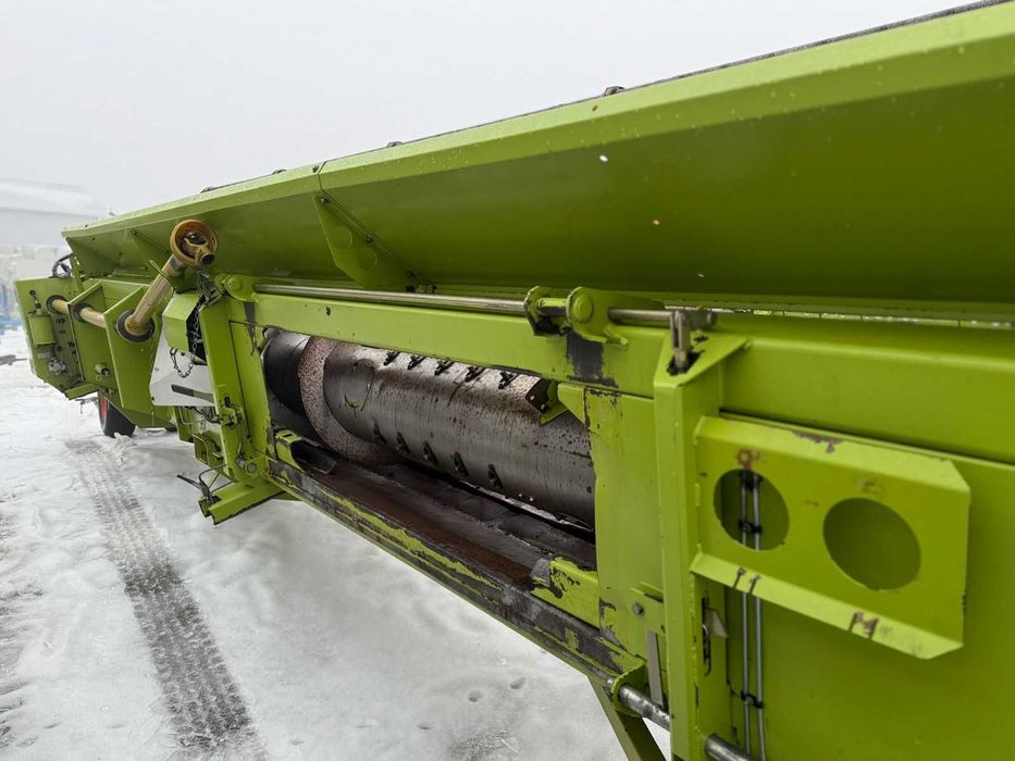 Жниварка Claas V900