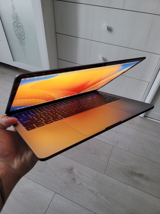 Mackbook Pro 2017 A1708 i5/256 Apple новий стан