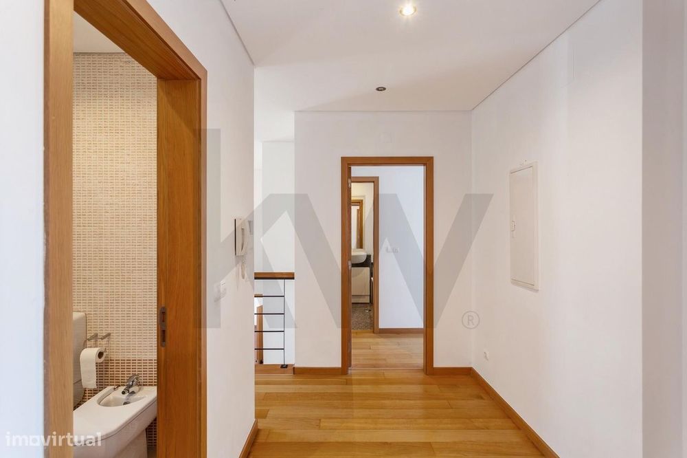 Moradia T4+2 com Jardim e Piscina para Arrendamento, junto ao Oeiras G