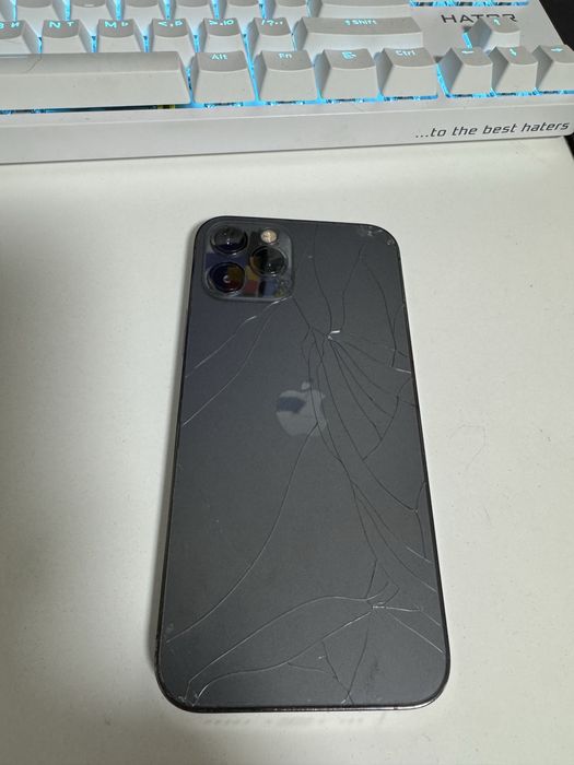 Продам айфон 12 про