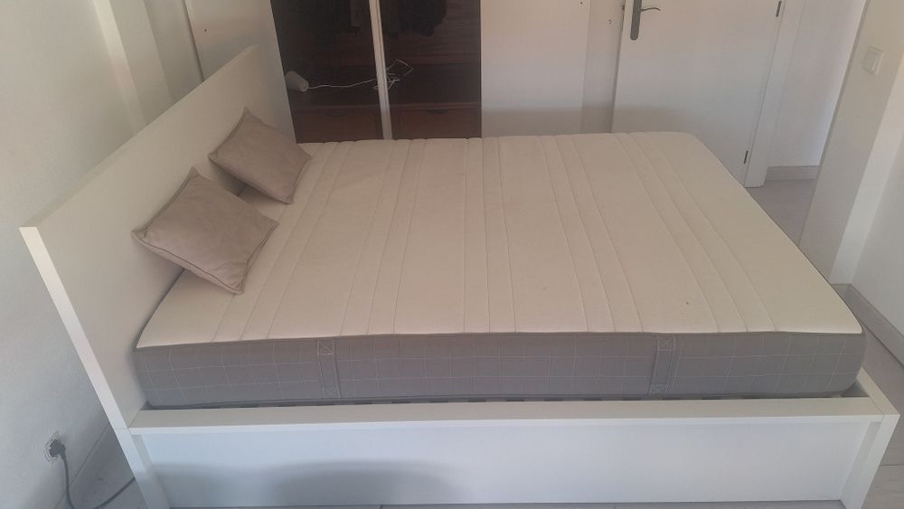 Cama Malm completa com colchão e estrado