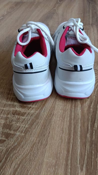 Buty sportowe chłopięce ,rozm.39