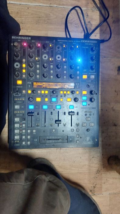 Behringer DDM-4000