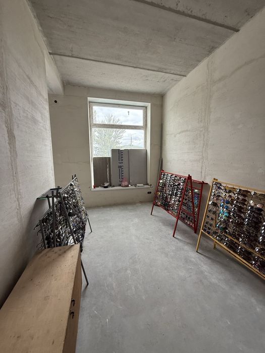 Здається фасадне приміщення вільного призначення вул.Козацька