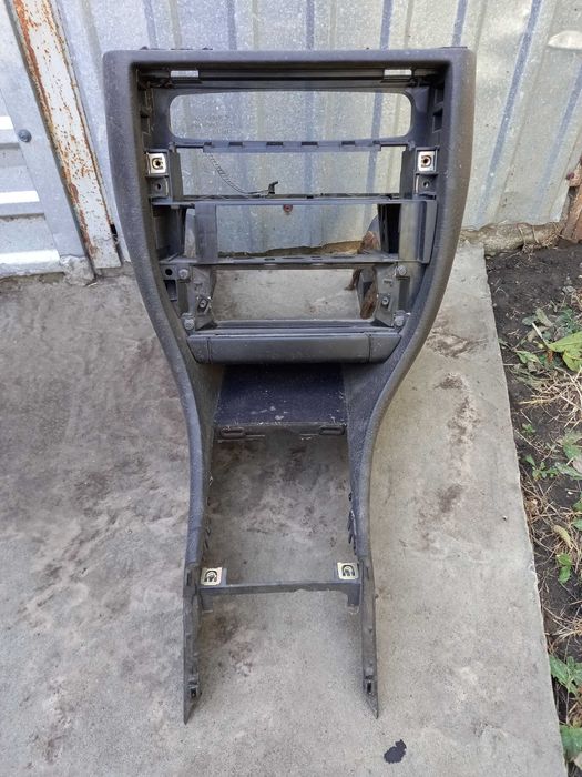 Центральная консоль для Audi A6 (c4)