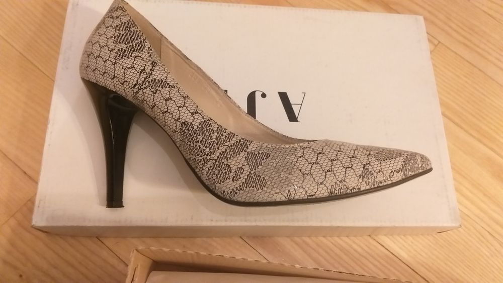 Czółenka skórzane 38