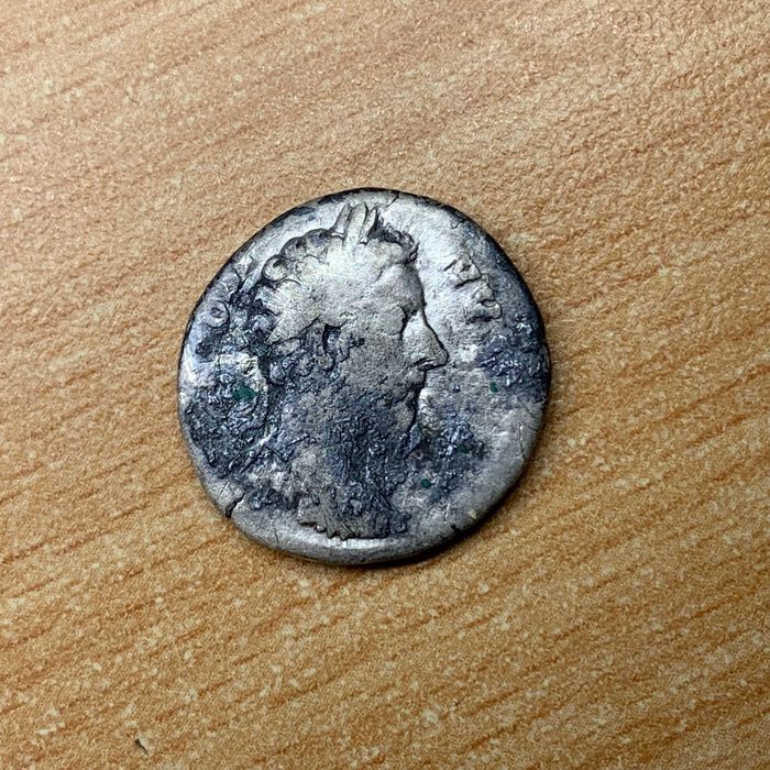 Римська срібна монета імператора Антона Пія (145-161 рр. до н. е.)